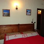 Oda ve Kahvaltı Les Chevreuils Introd